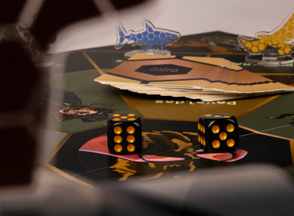 Stalo žaidimas - Pardavimų meistrai yra stalo žaidimas kuriame jūs mokotės derybų bei pardavimų įgūdžių.